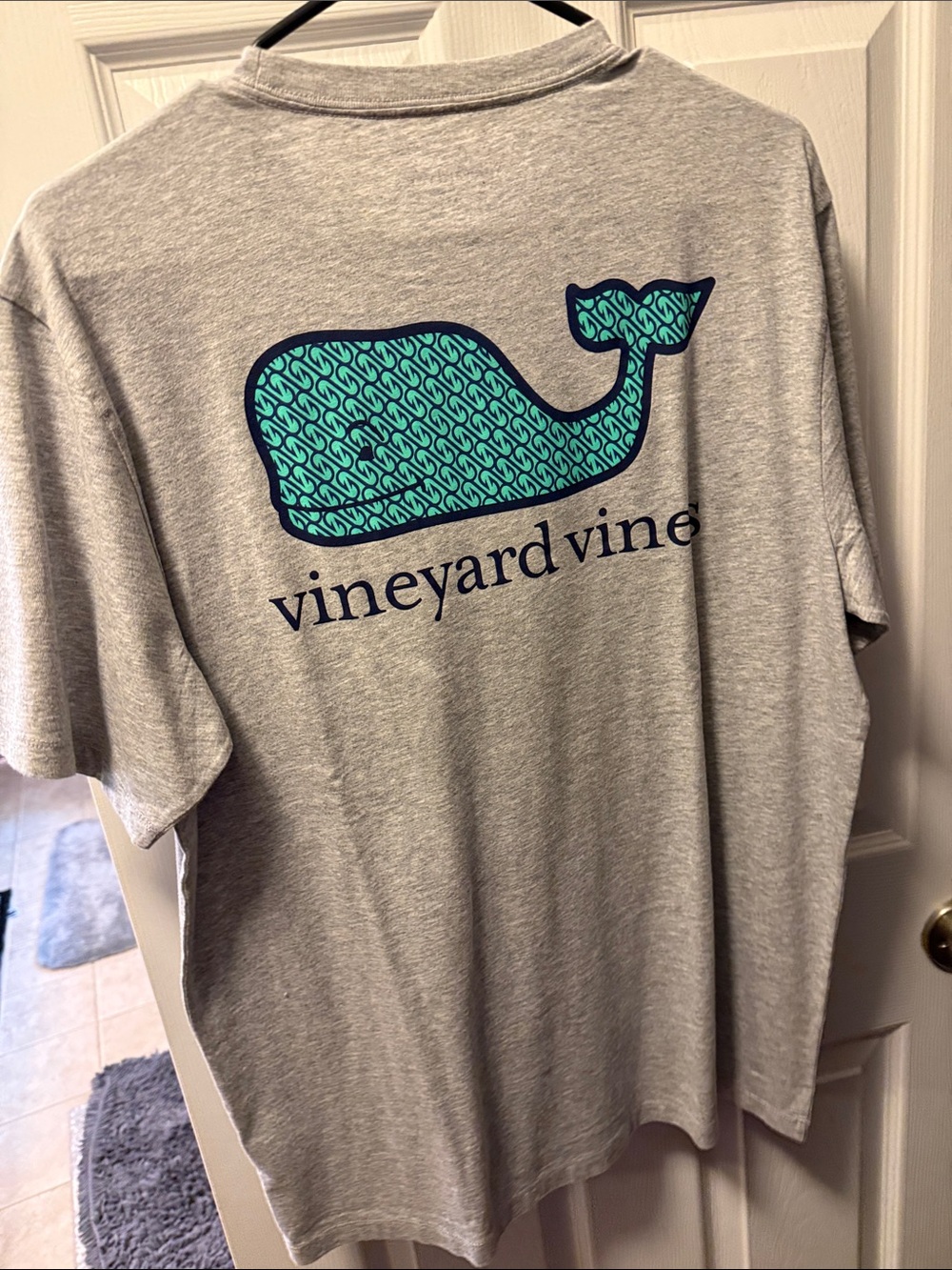 Vineyard Vines Men’s Heather Gray Pocket Tee with Teal Whale - Picture 2 of 3